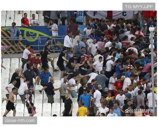 英格兰球迷热情高涨，齐聚赛场欢庆国家队胜利