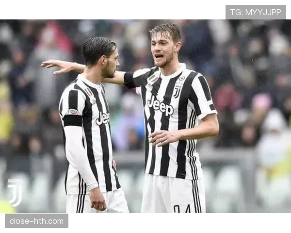 沃克职业轨迹:从热刺青训到曼城主力右后卫的稳步成长 沃克职业轨迹:从热刺青训到曼城主力右后卫的稳步成长