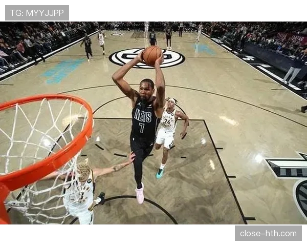 杜兰特利用中投拉开空间，投篮效率明显高于赛季初期